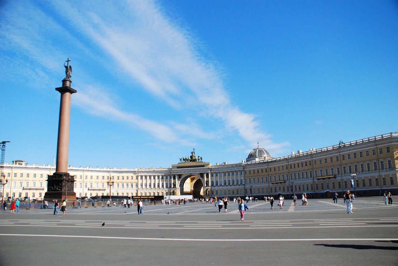 Palace_Square,_Saint_Petersburg,_Russia.jpg