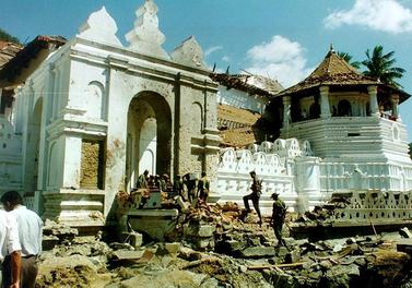 Sri_Dalada_Maligawa_Attack_1.jpg