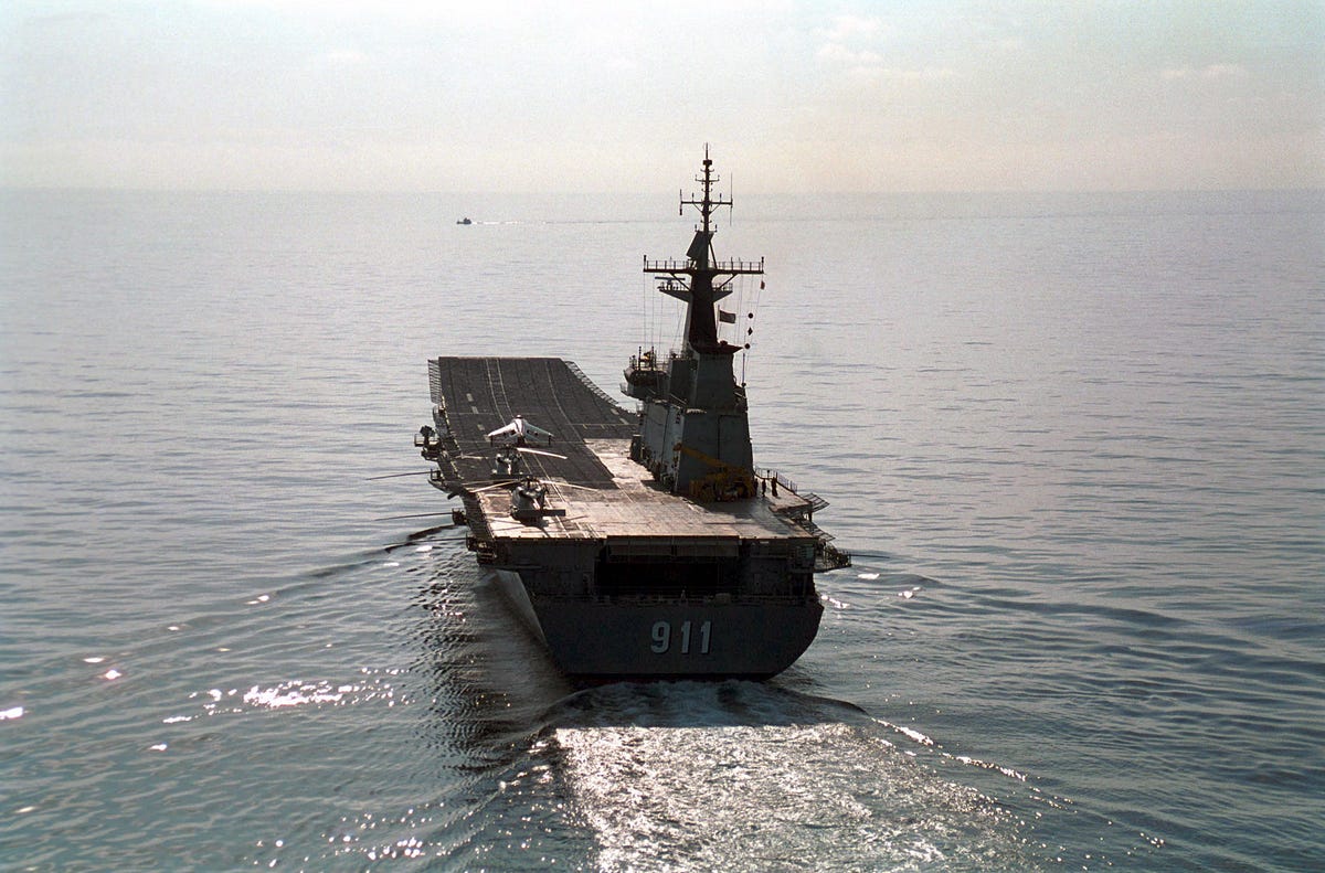 chakri_naruebet_2001_stern_view.jpeg