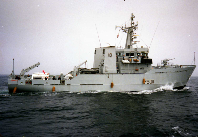 HMS_Orwell_%28M2011%29_Bay_of_Biscay_1990.jpg