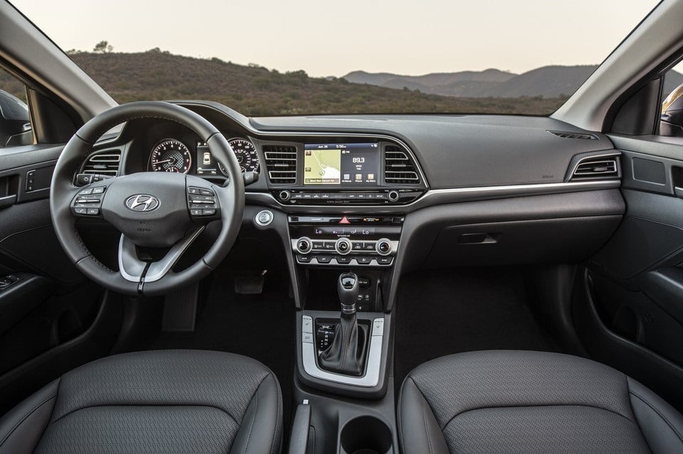 Hyundai-Elantra-interior-1.jpg