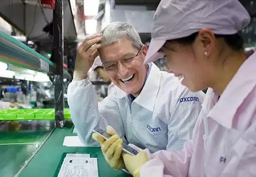 Apple-CEO-Tim-Cook-Visits-China-Plant.jpg