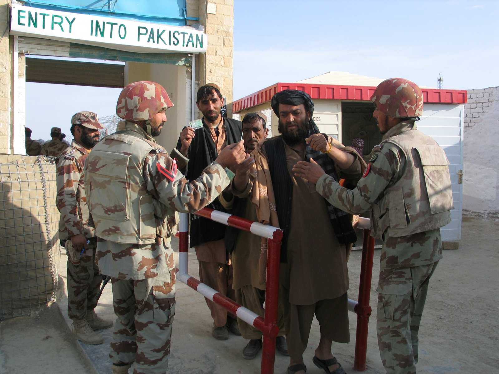 pakistan-afghanistan-border.jpg