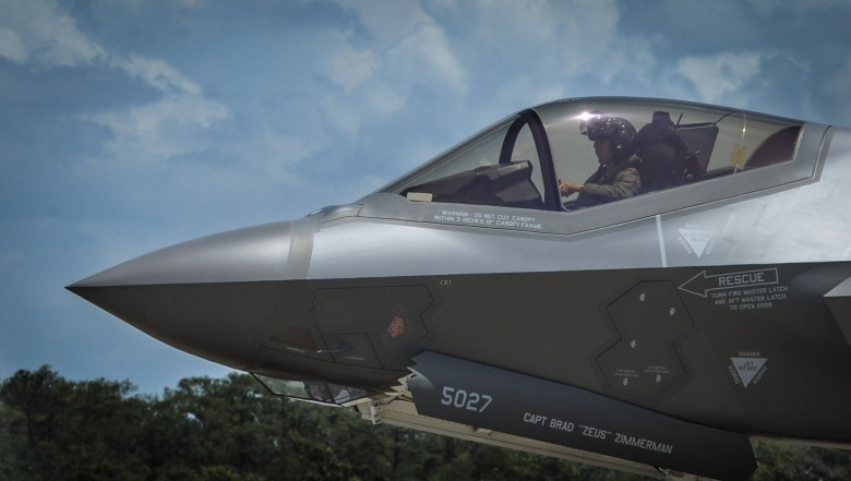 Final_F-35A_Lightning_II_lands_on_Eglin_140528-F-TJ158-002.jpg