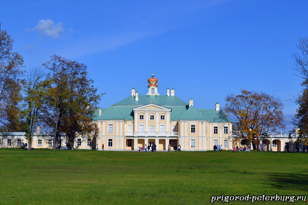 bolshoi-menshikovsky-dvorec.jpg