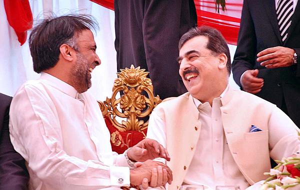 kaira-with-yousuf-raza-gilani.jpg