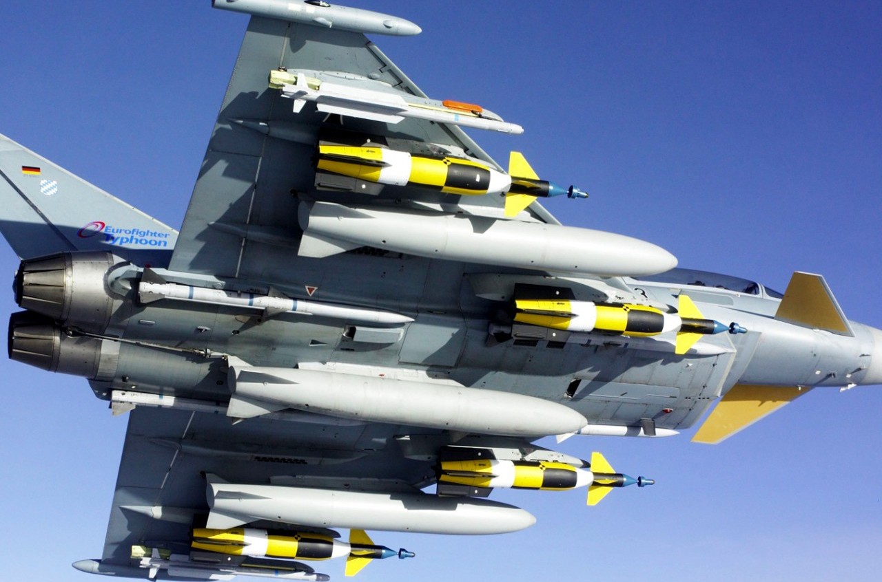 eurofighter-typhoon-full-amunition-external-tank.jpg