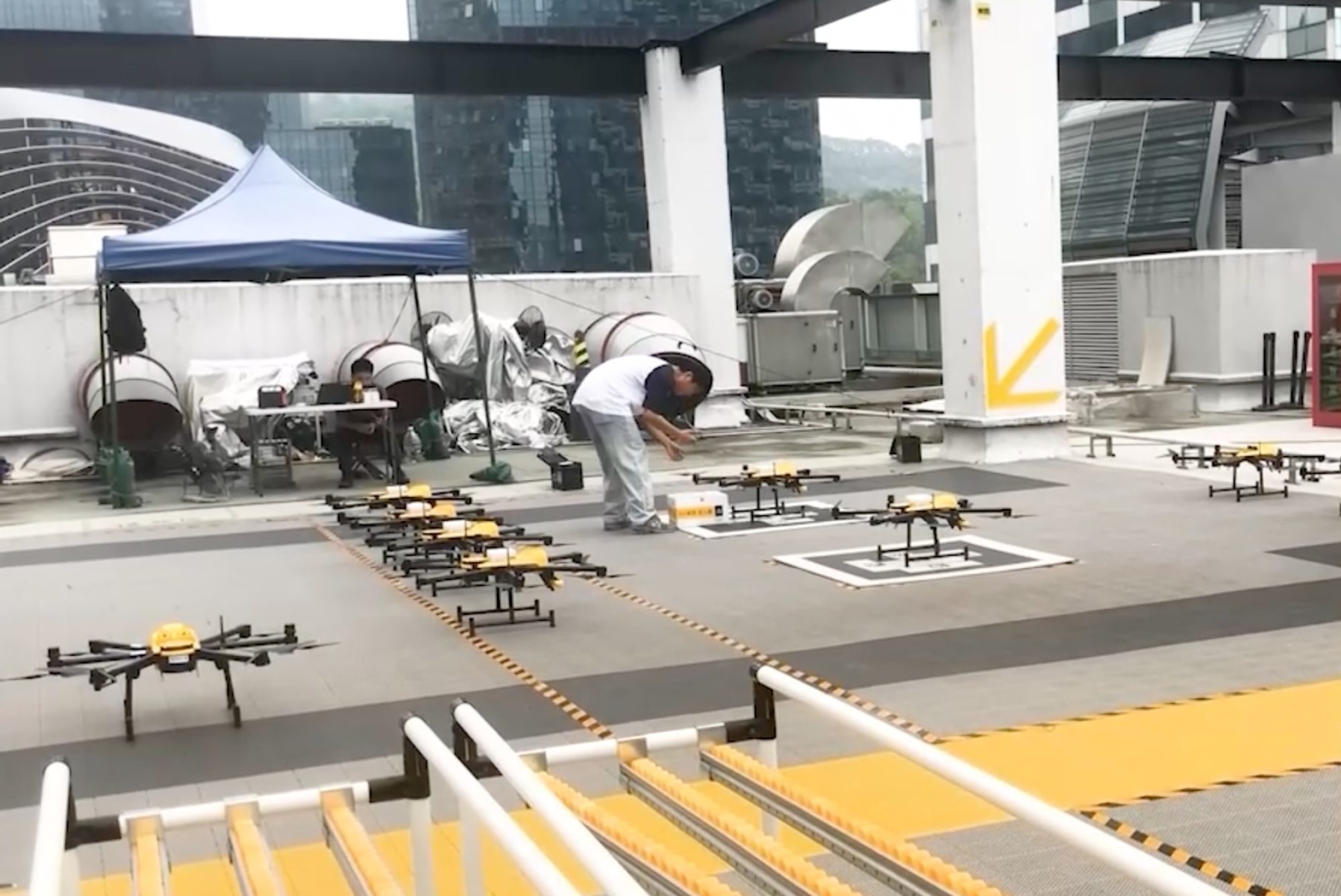 Meituan’s delivery drones in Shenzhen are stationed at one of five depots, including this one atop a large shopping mall. Photo: Zeyi Yang