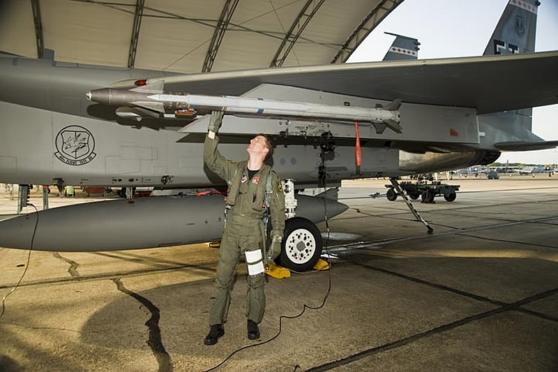 ORD_AIM-9X-on_USAF_F-15_NAVAIR_lg.jpg