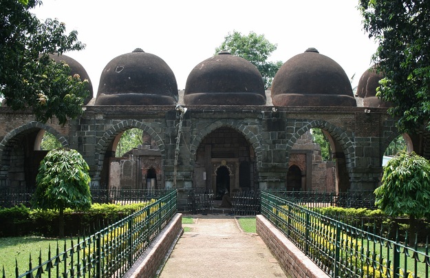 Zafar-Khan-Ghazi-Mosque-and-Dargah.jpg