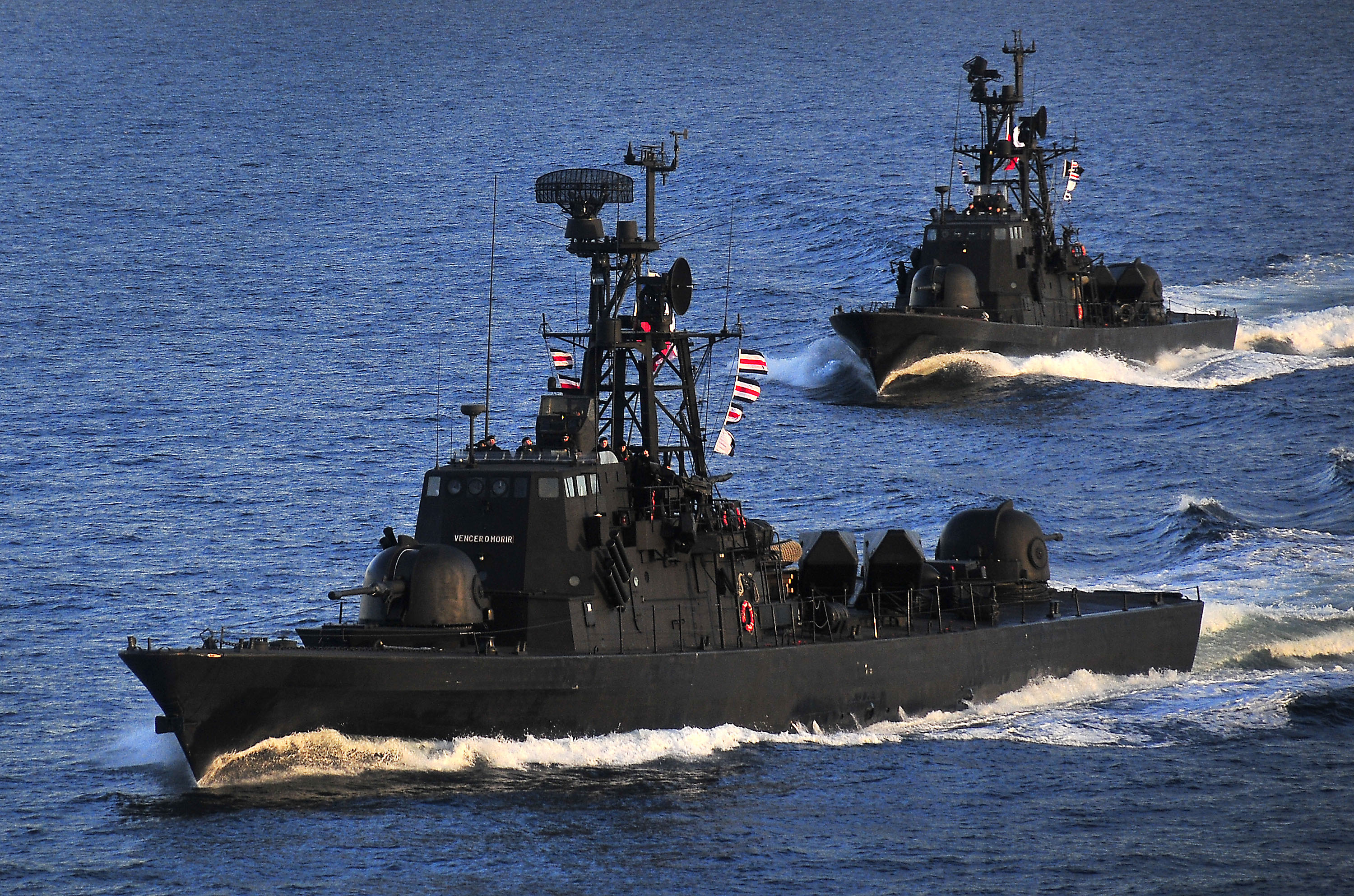 US_Navy_100315-N-4774B-200_The_Chilean_navy_Sa%27ar_4-class_fast-attack_craft_Angamos_and_Casma_perform_tactical_maneuvering_exercises_in_the_Strait_Of_Magellan.jpg