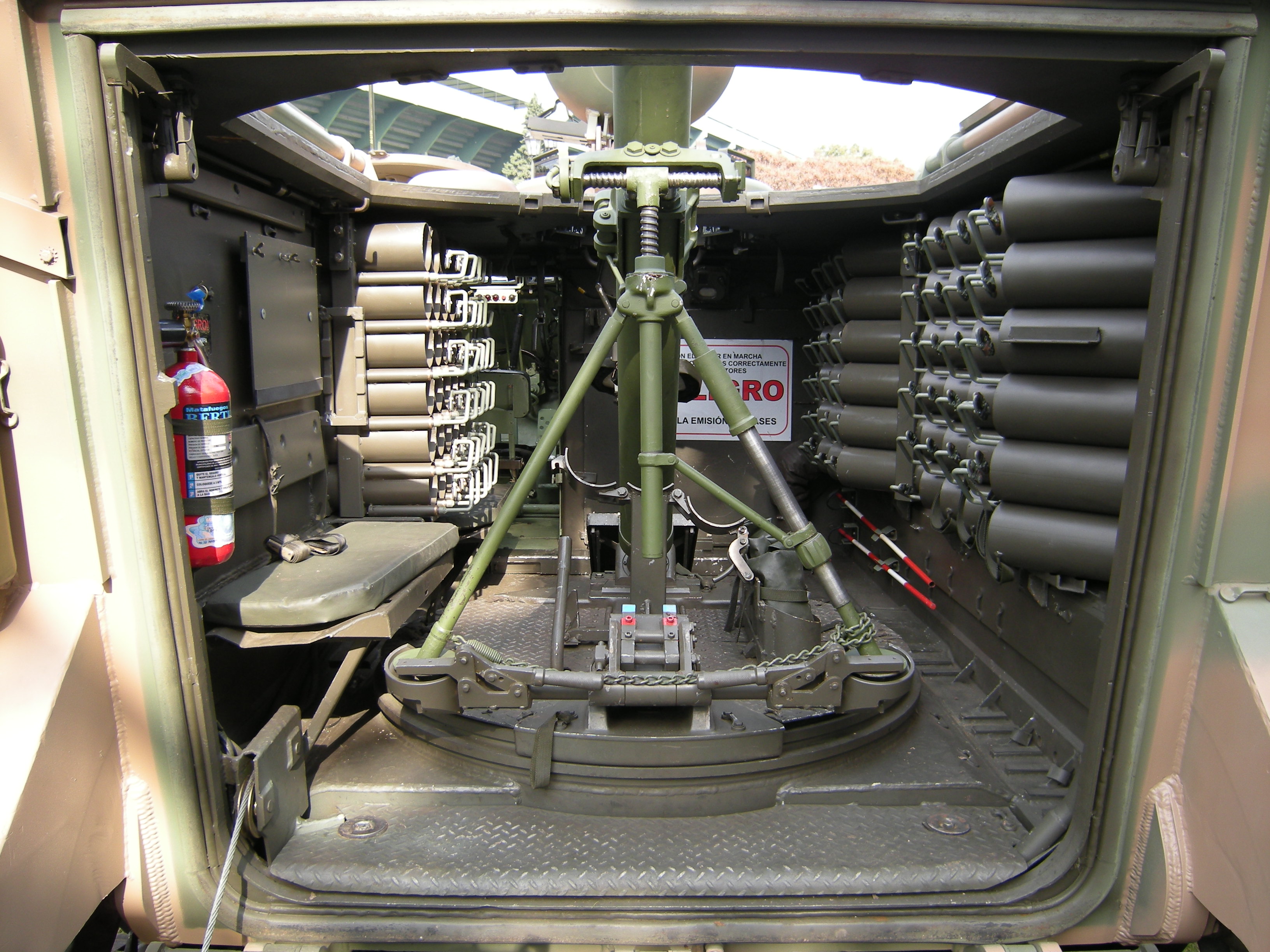 Interior_M-106_EA.JPG