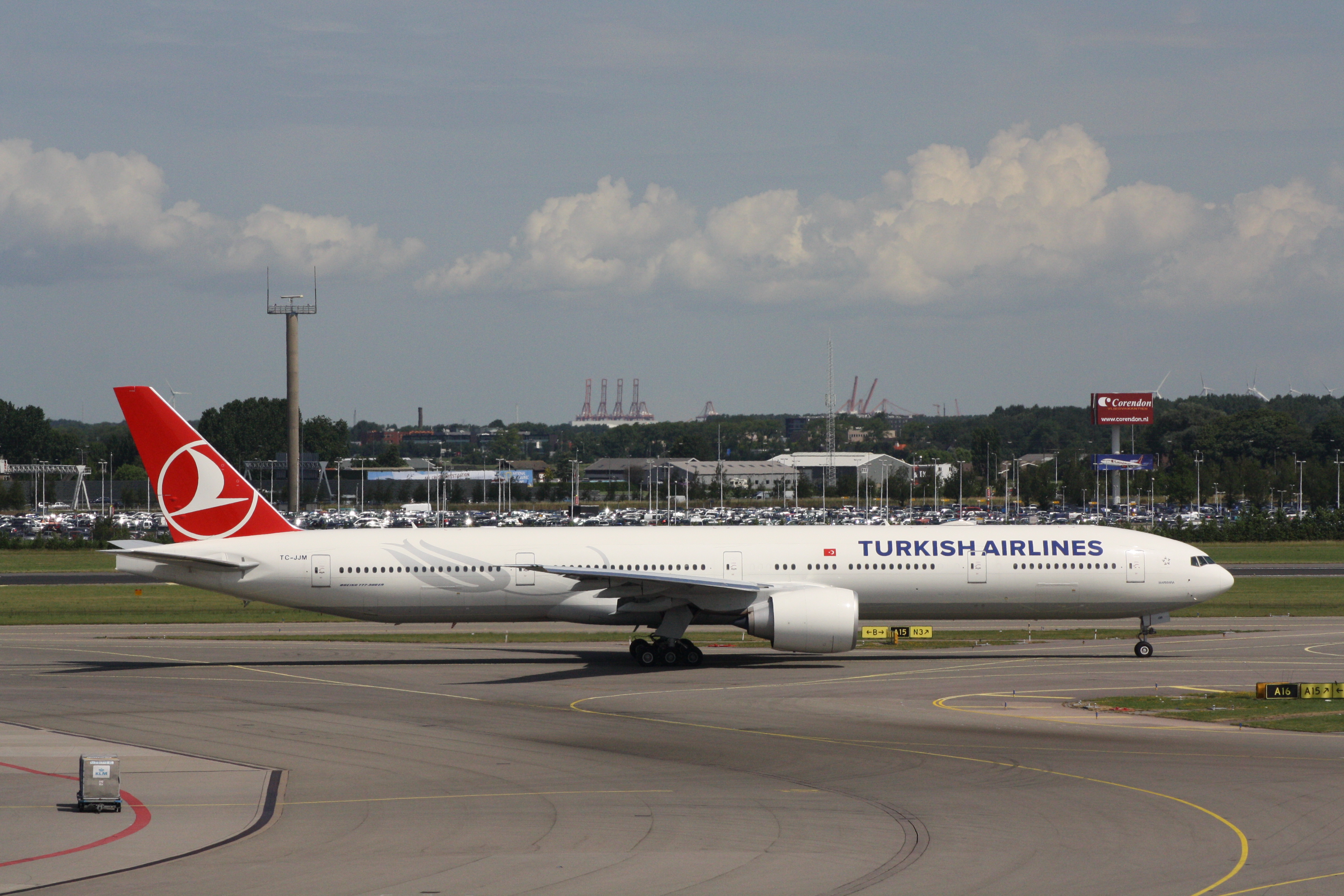 Turkish_Boeing_777.jpg