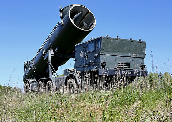 Redut_coastal_missile_system_%281%29.jpg