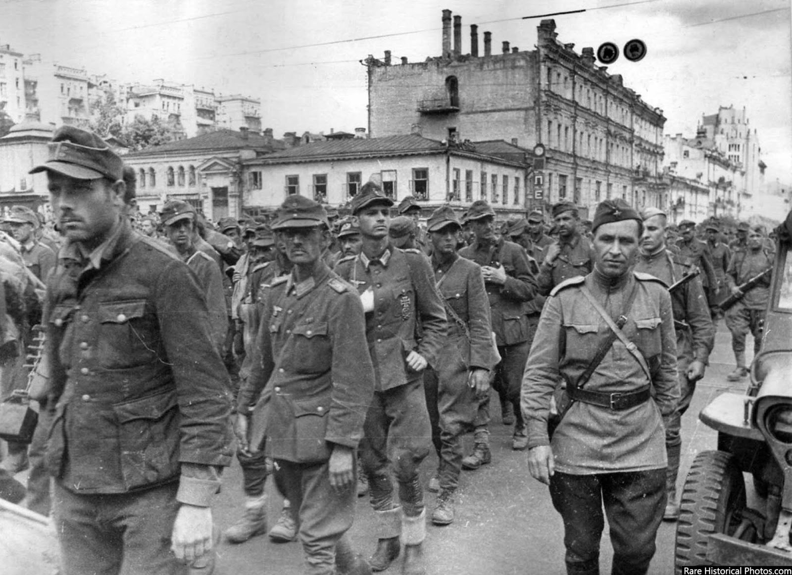 german_prisoners_parade_moscow_7.jpg