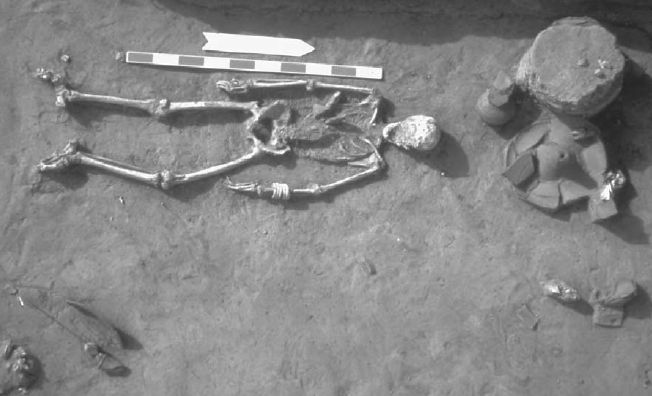 mcintosh-indus-woman-burial-bangles-on-left-hand.jpg