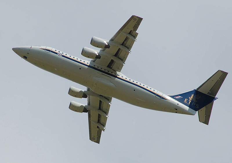 800px-Qinetiq_BAe_Avro_RJ100_departs_RIAT_Fairford_14thJuly2014_arp.jpg