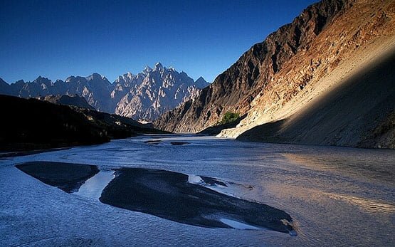 11-Pakistan-View-from-Lord-of-the-Rings.jpg