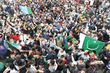 Pakistani%20flag%20waved%20at%20Srinagar%20rally.jpg