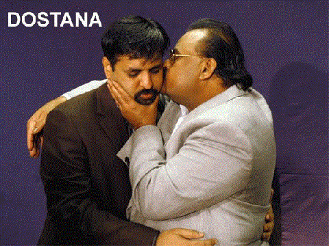 Altaf_Hussain_kisses_Mustafa_Kamal_toosr.gif