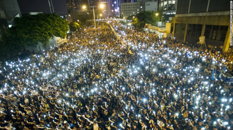 170626112847-hong-kong-umbrella-movement-protest-phones-exlarge-169.jpg