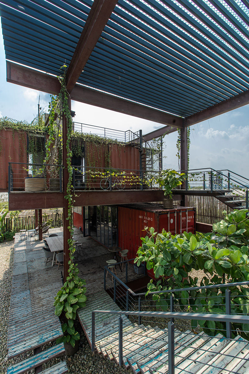 container-house-river-and-rain-bangladesh-designboom-16.jpg