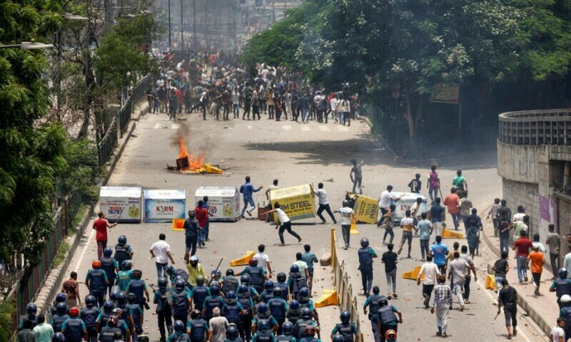   Chhatra League activists along with police pelted the protesters with stones—Photo: Reuters  