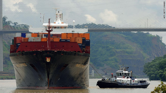 t1larg.panama.canal.gi.jpg