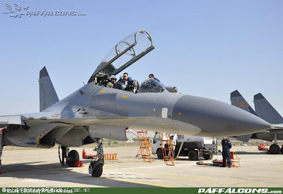 PAK+Pilots+On+Sukhoi%2527s+Su-30+Fighter+Jet_2.jpg