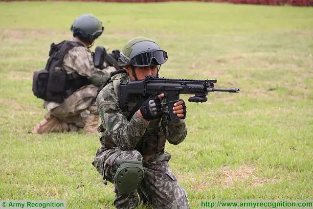 Belgian-made_FN_Scar_standard_assault_rifle_of_Peruvian_armed_Forces_Special_Forces_640_001.jpg