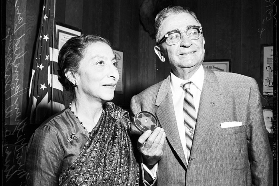 Former Sheriff of Bombay, India, 03 July 1957. Mrs Mithan Jamshed Lam (former sheriff of Bombay);Sheriff Eugene Biscailuz