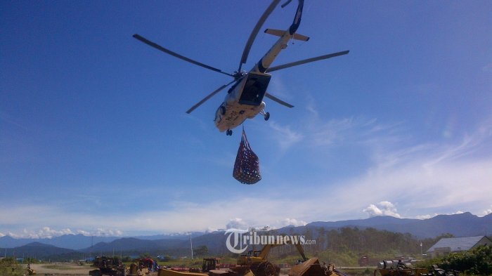 mi-17-394-prajurit-tni-ad-bangun-jalan-di-provinsi-papua_20160614-1.jpg