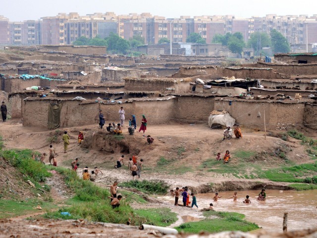 islamabad-slum-rain-qazi-usman-640x480.jpg