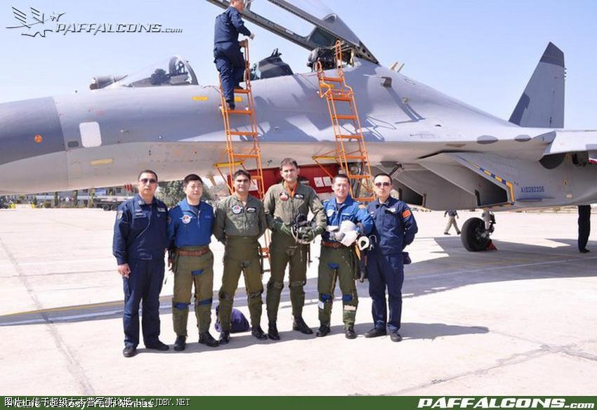 PAK+Pilots+On+Sukhoi%2527s+Su-30+Fighter+Jet_.jpg