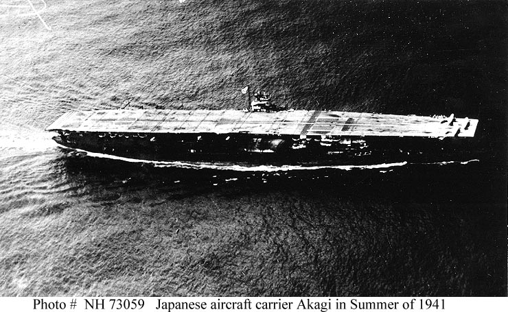 Japanese_aircraft_carrier_akagi.jpg