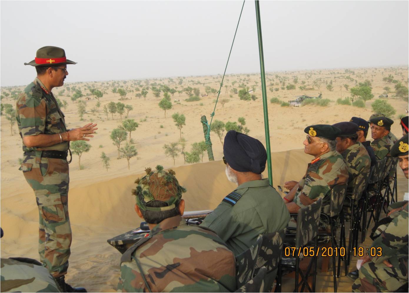 GOC+Strike+1+briefing++the+Army+Chief++and+other+Senior++Officer+regarding++operational+manoeuvres+during+Exercise+Yodha+Shakti-715974.jpg