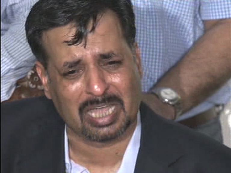 Mustafa-Kamal-crying.jpg