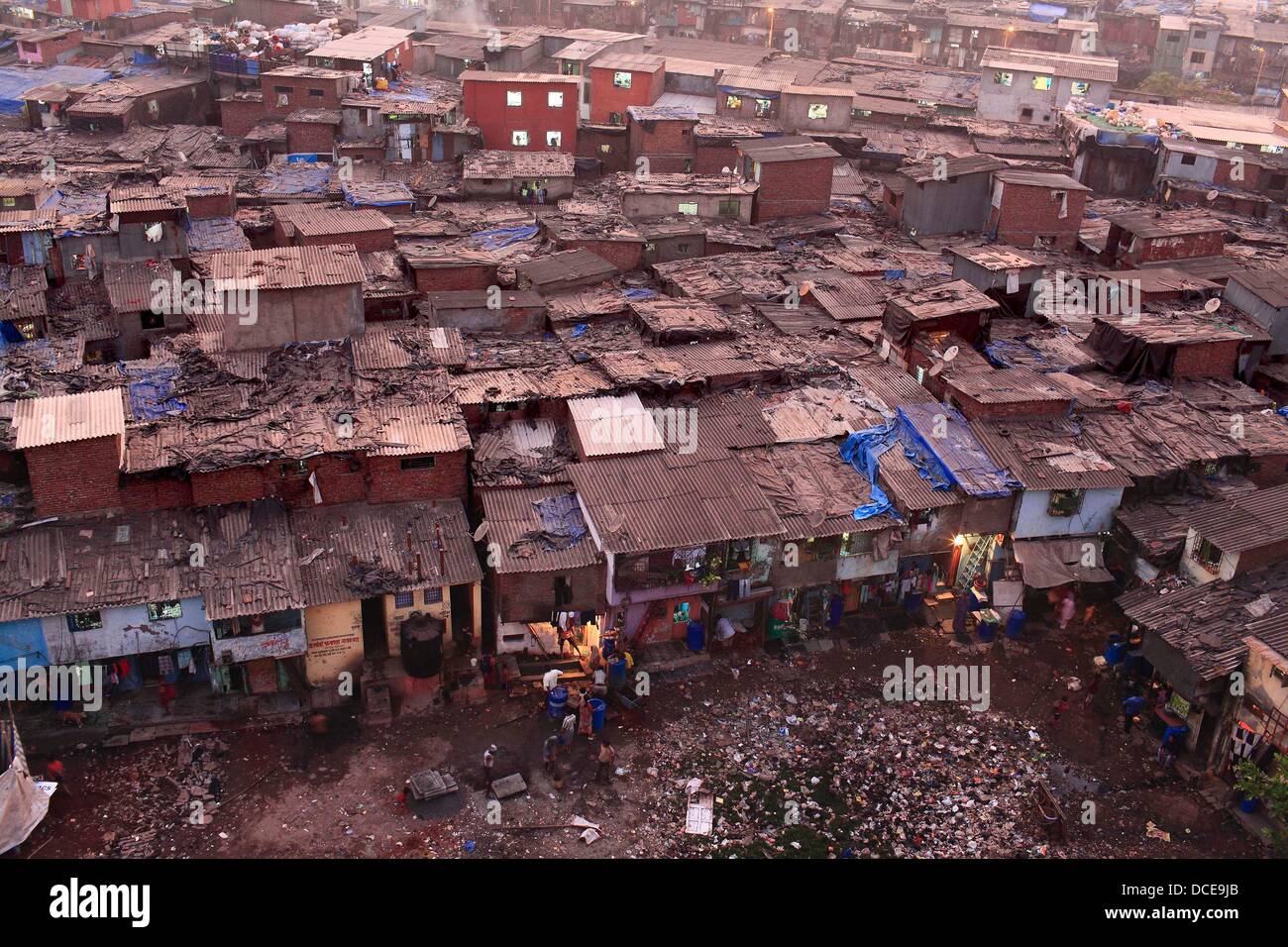 december-5-2011-mumbai-maharashtra-india-ariel-view-of-the-slums-at-DCE9JB.jpg