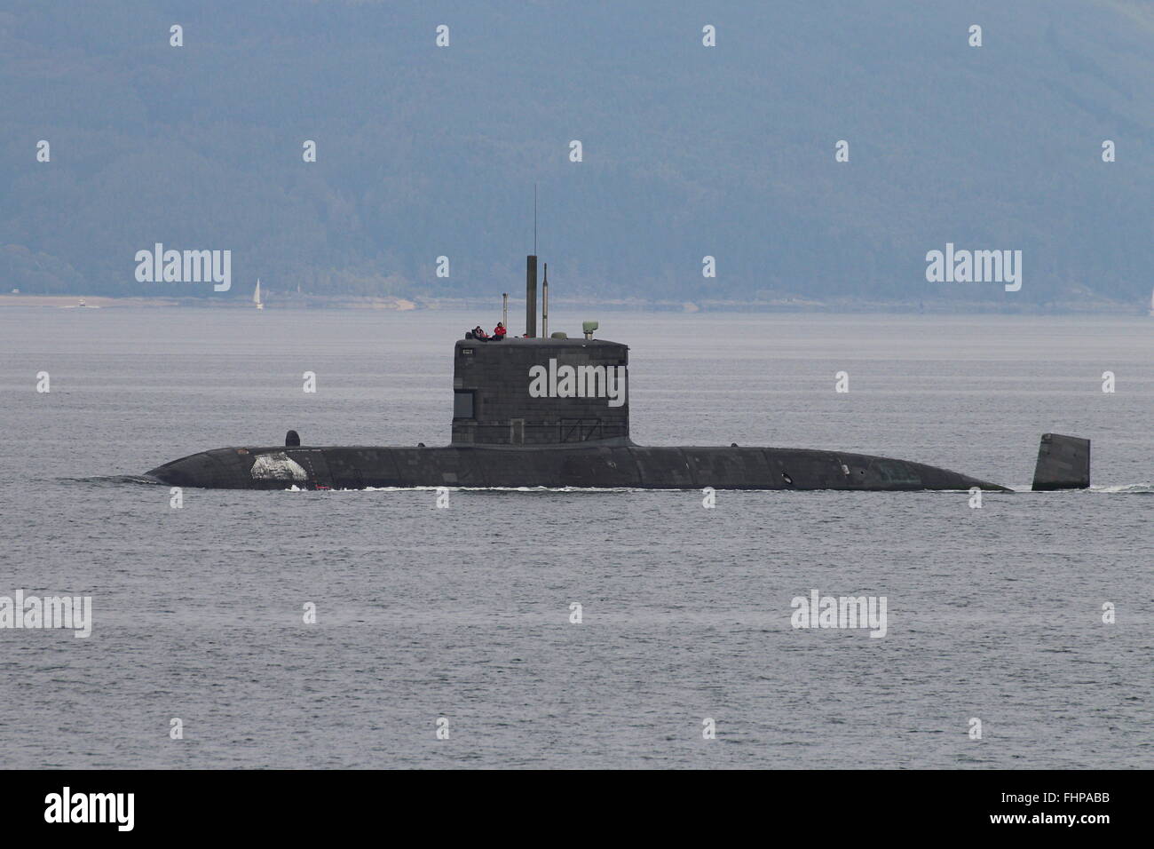 hmcs-windsor-ssk-877-a-victoria-class-submarine-of-the-royal-canadian-FHPABB.jpg