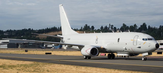 P-8A-anti-submarine-aircraft-with-new-test-flat-oval-belly-pod-4.jpg