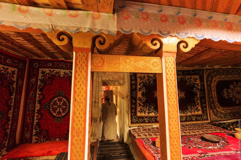 Inside-the-Pamir-House-5.jpg