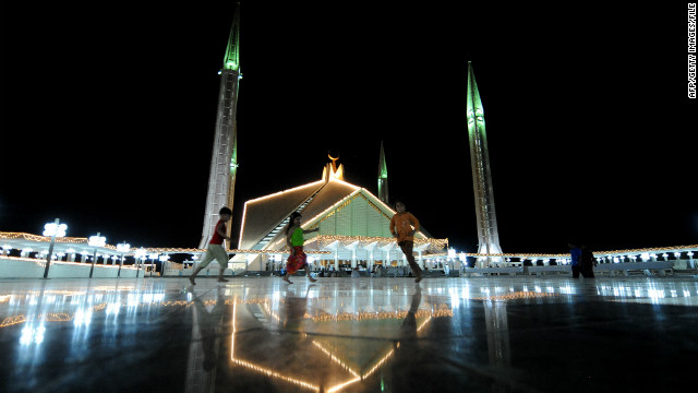 121016022803-faisal-mosque-islamabad-horizontal-gallery.jpg