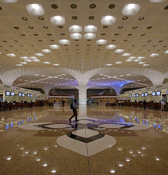 11mumbai-airport1.jpg