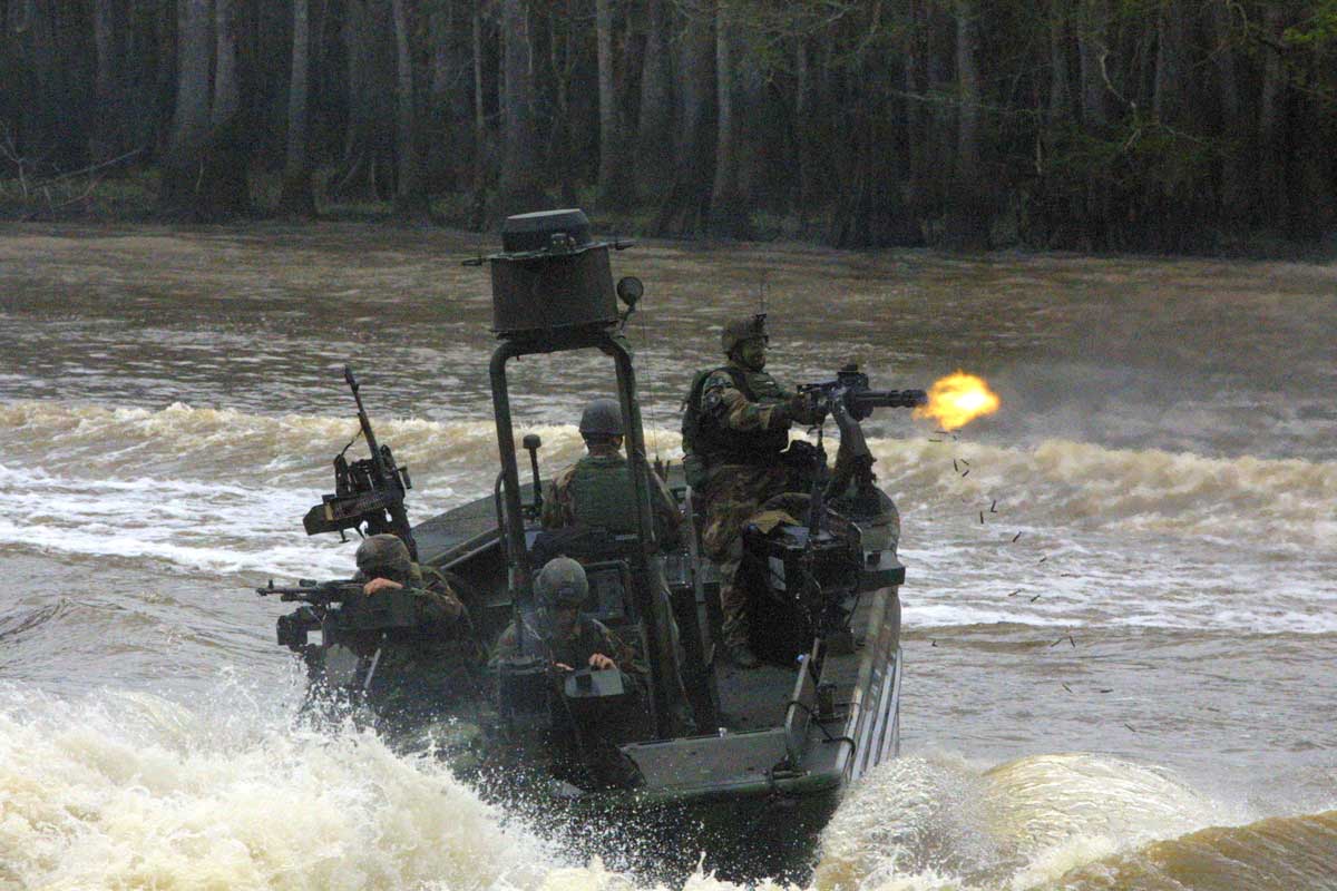 special-operations-craft-riverine-007.jpg