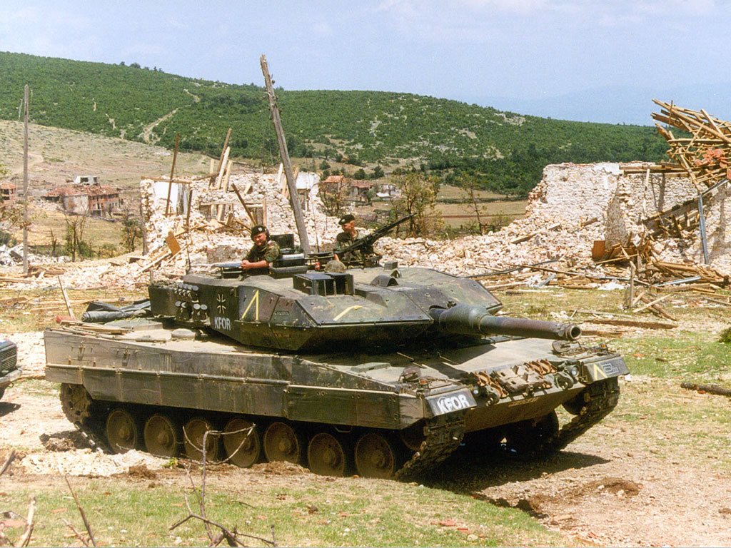 LAND_Leopard_2A5_German_KFOR_lg.jpg
