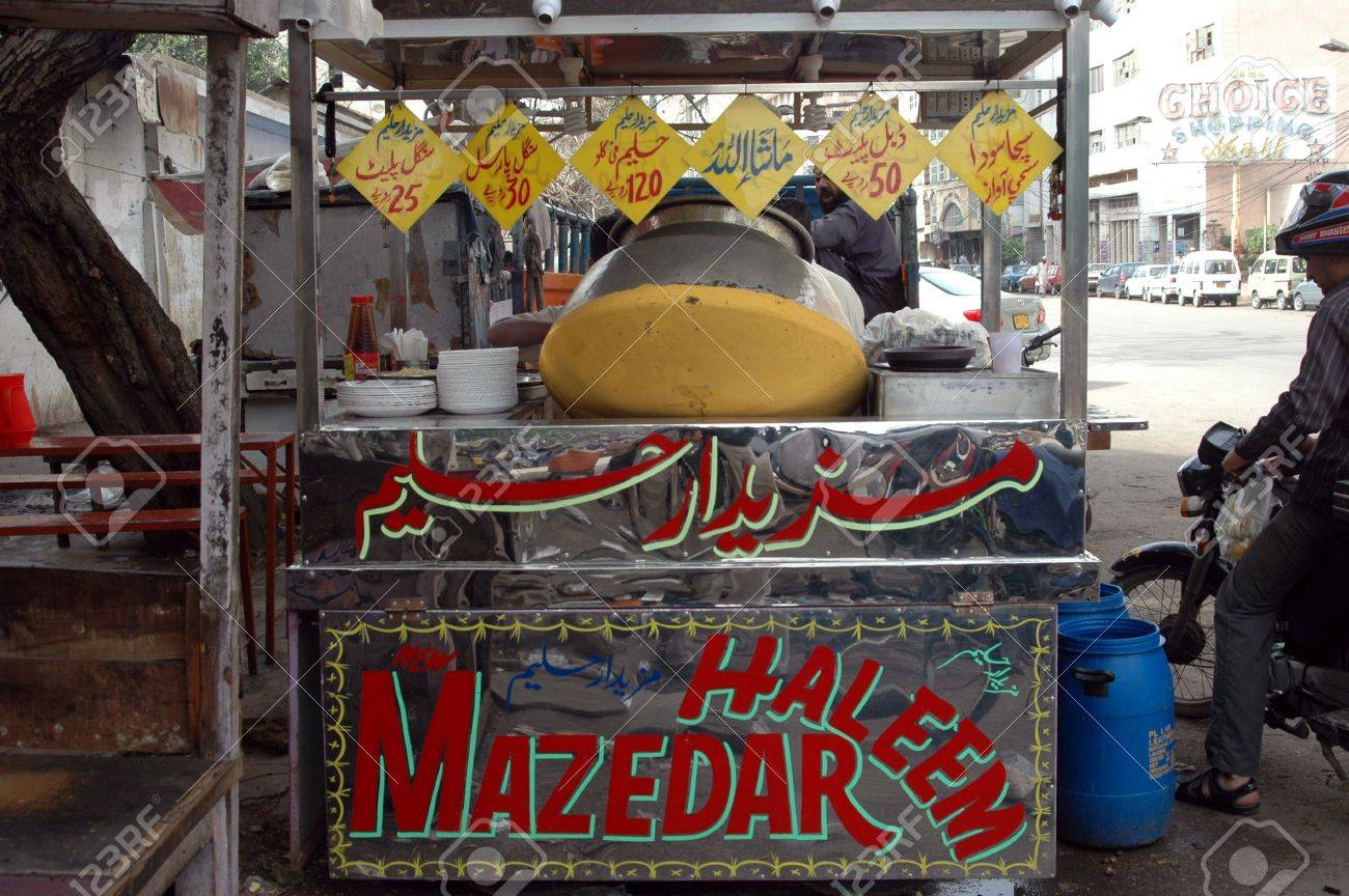 15240446-KARACHI-PAKISTAN-Pakistani-fast-food-street-restaurant-pakistani-cook-preparing-for-fast-food-on-13--Stock-Photo.jpg