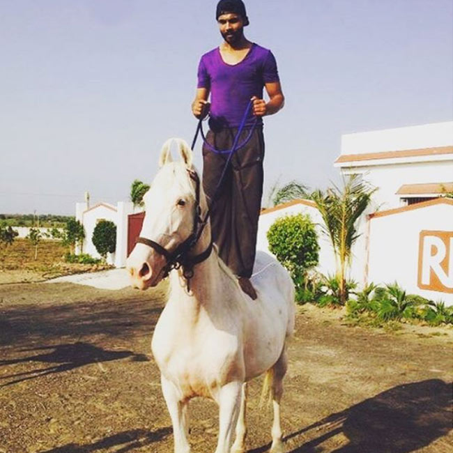 ravindra-jadeja-clicked-while-riding-a-horse-201607-1467797901.jpg