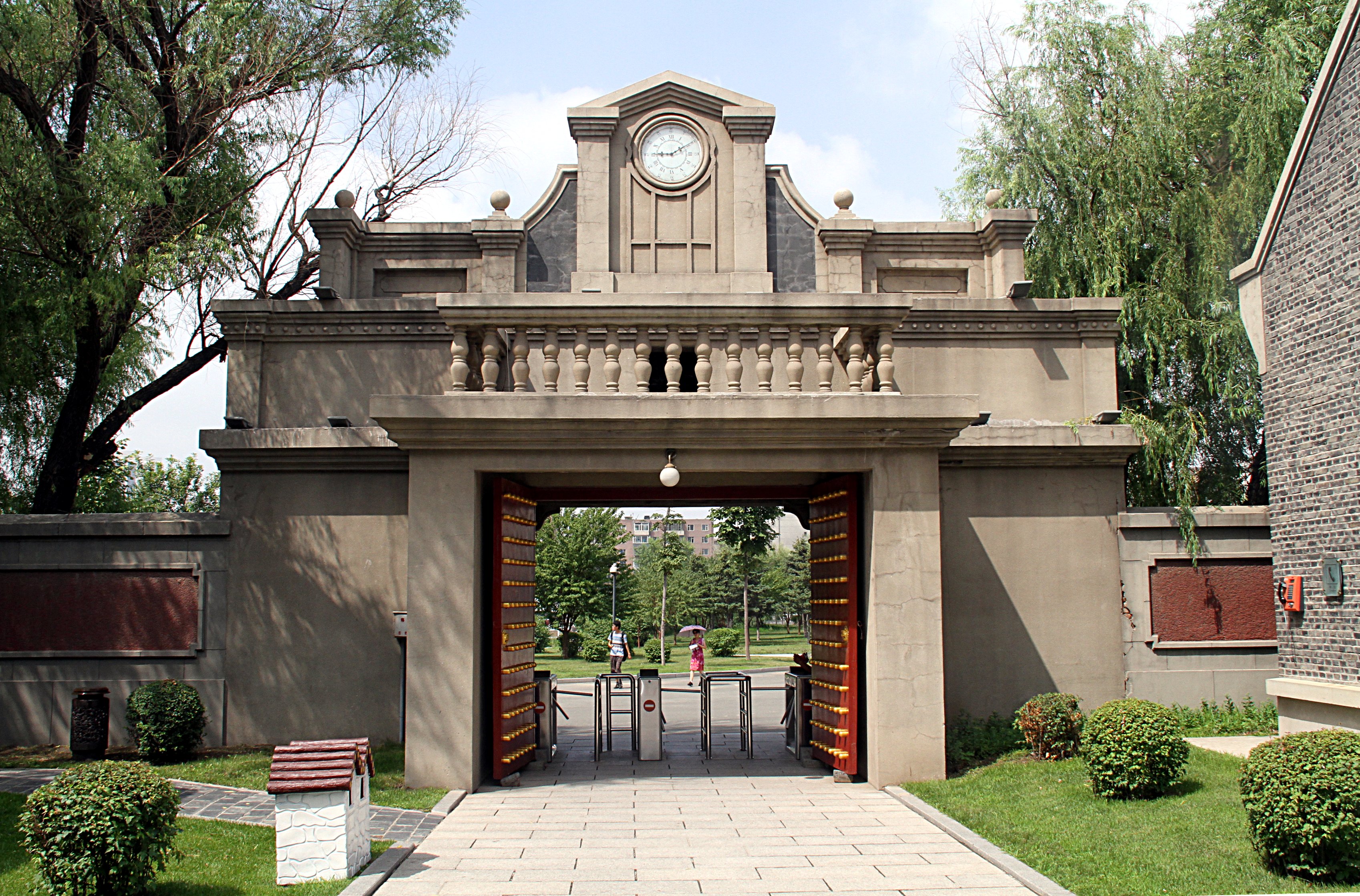 Museum_imperial_palace_manchu_state_entrance_gate_back_2011_07_26.jpg