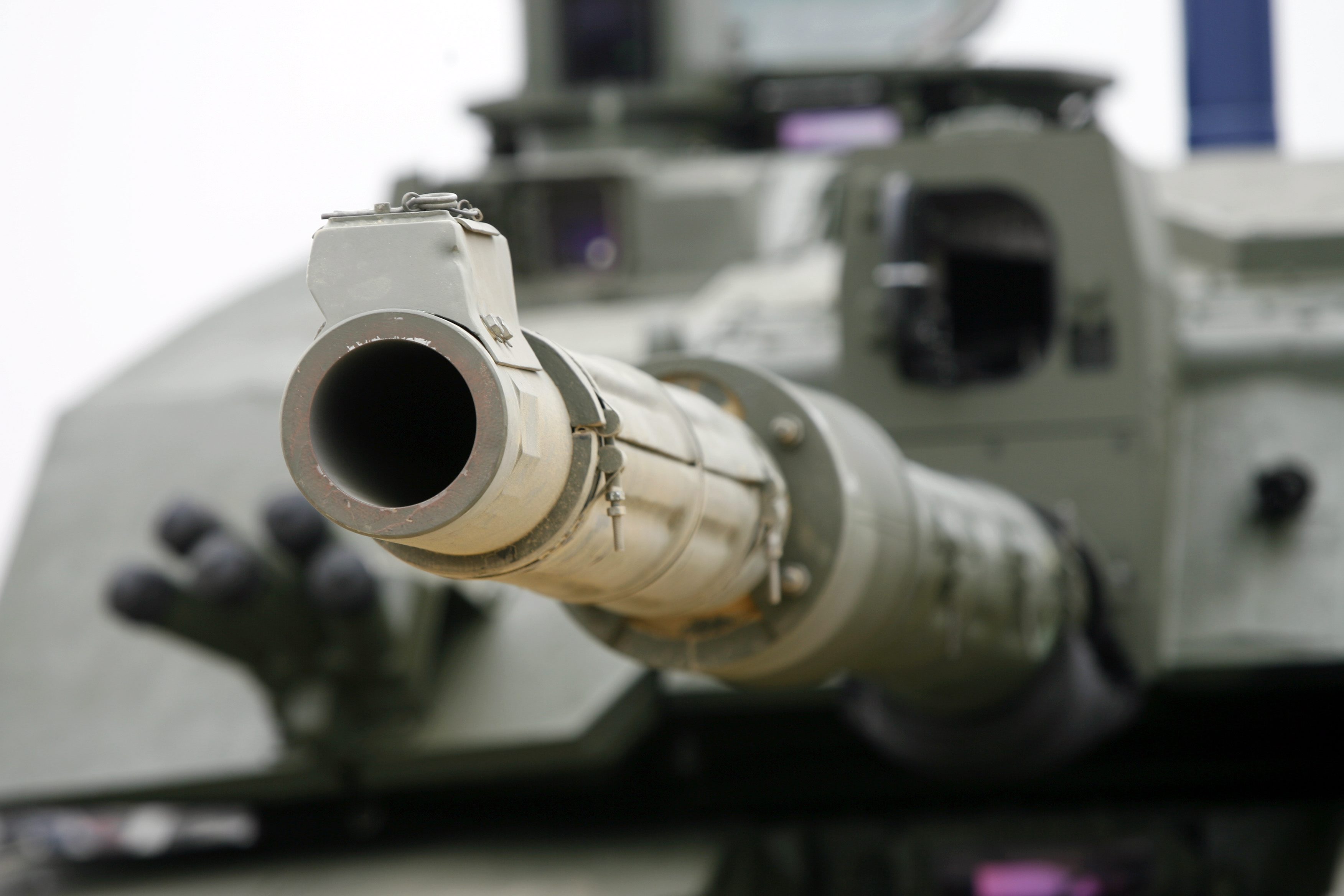 The_120mm_smooth_bore_tank_gun,_looking_down_the_barrel._MOD_45146593.jpg