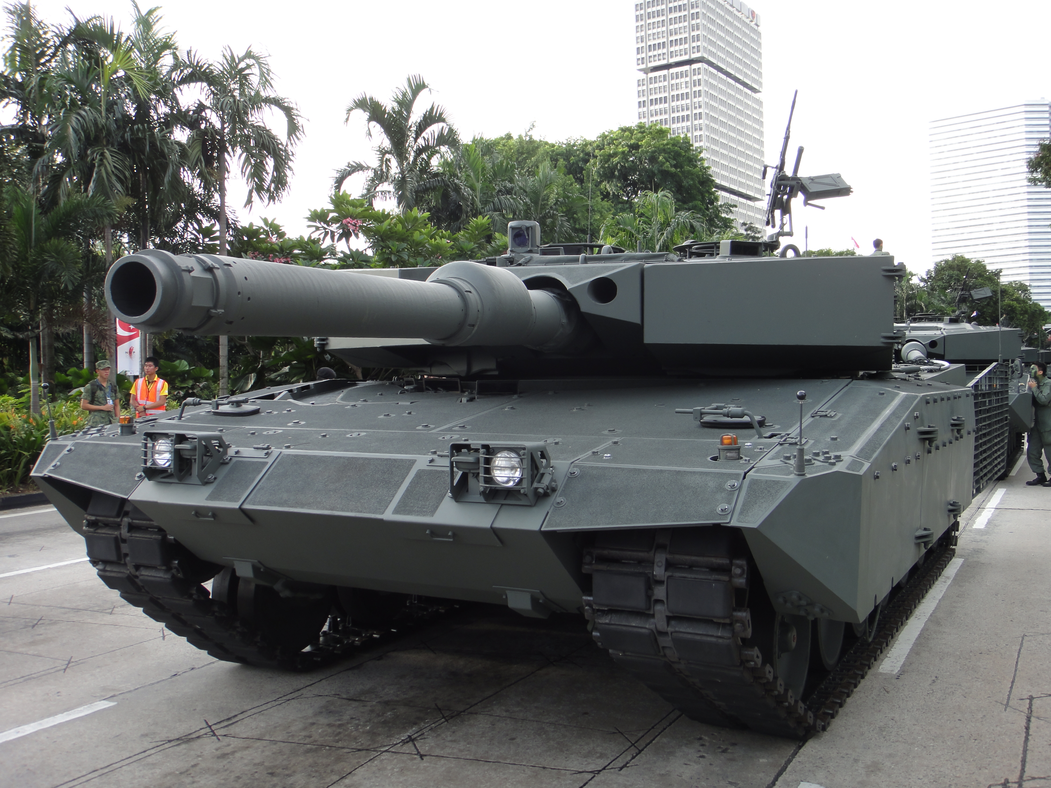 Upgraded_Leopard_2A4_SG_NDP_2010.JPG